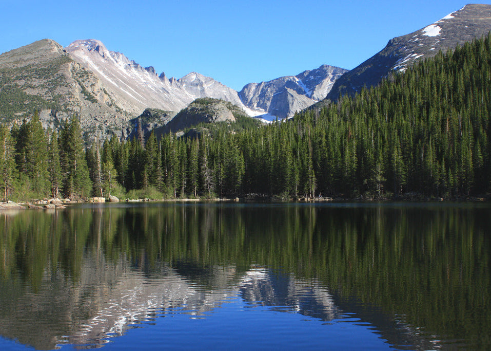 Bloomington Lake, a turquoise alpine lake encircled by forest and peaks.
