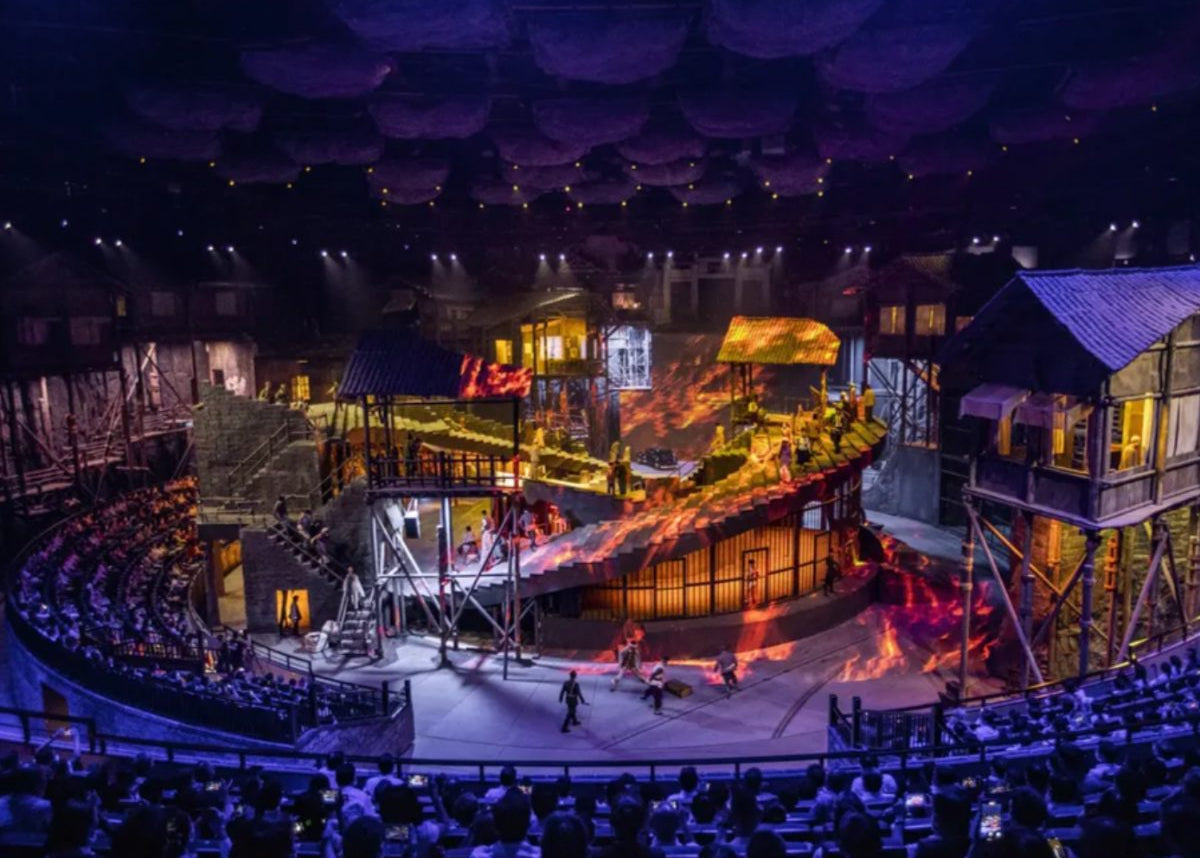 The 360° rotating stage of the Chongqing 1949 Grand Theater
